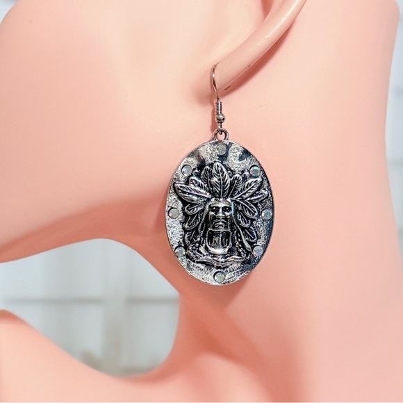 ⚜️ Silver Tribal Design Earrings - Picture 4 of 10